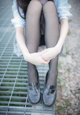 海鸥飞处彩云飞