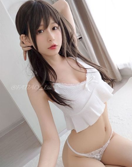 胸大的女大学生