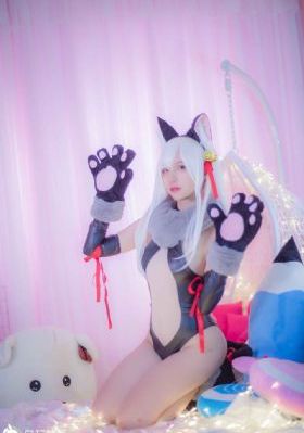 红衣小女孩