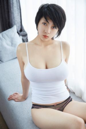 在打烊后仅剩两人的沙龙