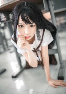谁先爱上他
