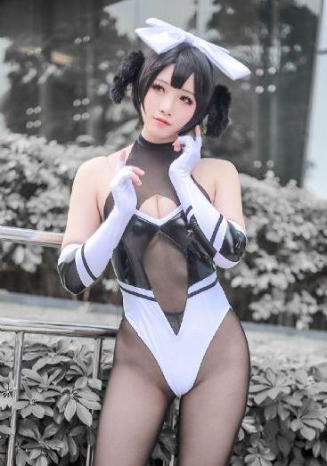胸部丰满的妈妈
